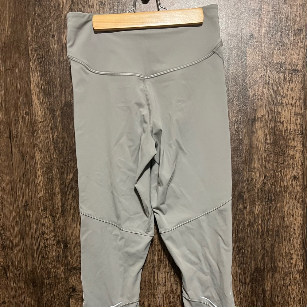 Lululemon Base Pace Reflective High-Rise Tight size 6